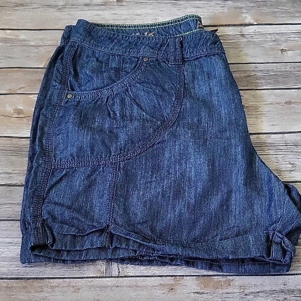 Apt. 9 dark blue cotton blend shorts with cuffs and 5